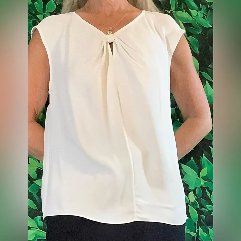🎀 WHBM White Bow-Front Blouse – Cap Sleeve, Rounded Neck – Size M - Picture 4 of 8